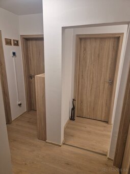 Izba 12 m² pre 1 alebo 2 osoby – Dúbravka, 3-izbový byt - 8