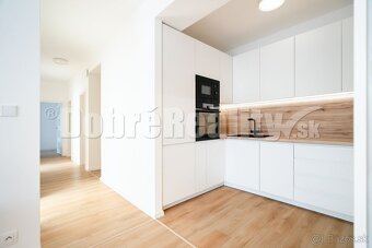 PREDAJ: Nadštandardný 4 izbový byt s balkónom v exkluzívnej  - 8