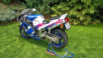 Suzuki gsxr 750 - 8