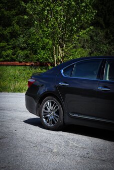 Lexus LS600h 4x4 - 8