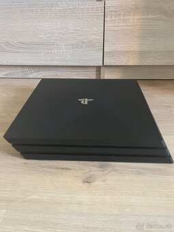 Playstation 4 Pro 1TB + ovládače , kabeláž a hry - 8