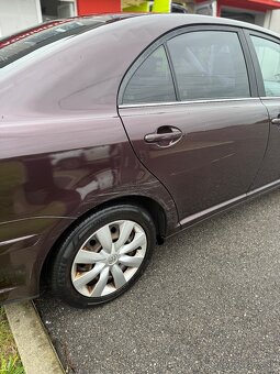 Toyota Avensis D4d - 8