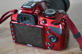 Nikon d3200 RED s VR objektivom nikkor 18 - 105 AF - 5 tis.s - 8
