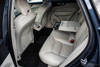 Volvo XC60 B5 184kW mHEV Inscription AWD A/T - 8