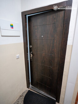 REZERVOVANÉ- 3-izbový, nadštandardne veľký byt s balkónom -  - 8