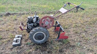 Predám malotraktor + veľa príslušenstva komplet 110€ - 8