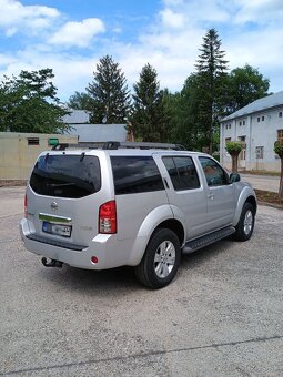 Nissan Pathfinder 2,5 128kw - 8