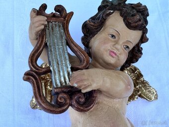 Dřevěný malovaný anděl socha na zavěšení polychromie - 8