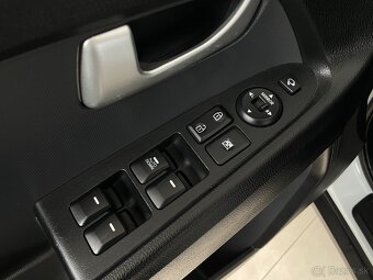 Kia SPORTAGE 1.6 Benzín GDI - 8