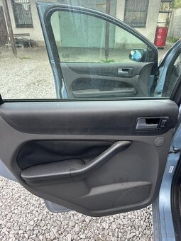 Rozpredám Ford FOCUS všetko mám, není len motor a prevodovka - 8