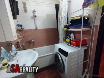 Ponúkam na predaj 3 izbový byt s balkónom Levice, Rybníky 1. - 8