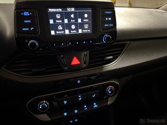 Hyundai i30 1,4 73kW benzín 87000km 2018 Led combi - 8