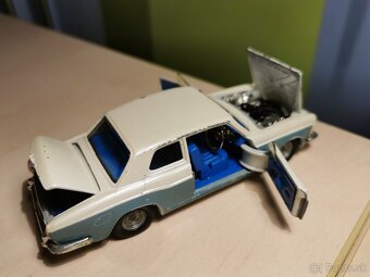 Corgi toys Rolls royce Silver Shadow - 8