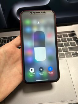 Apple iPhone XR 64GB Red - 8