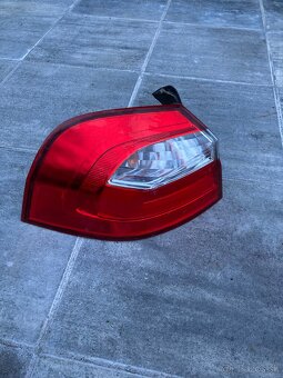 Kia rio 2012, Dvere auta a časti auta - 8