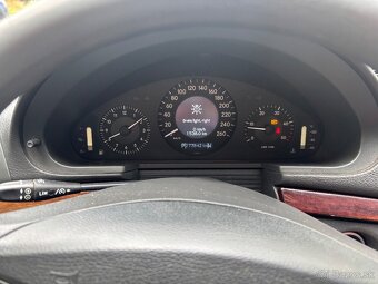 Mercedes Benz E220 cdi - 8
