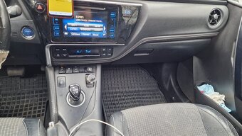 Predám Toyota auris hybrid - 8