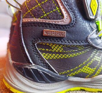 Detské zimné softshelové topánky značky Umbro - 8