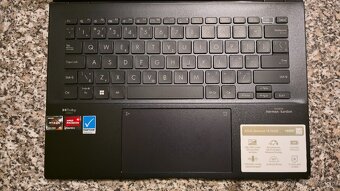 Asus Zenbook 14 OLED (16GB RAM, 1TB SSD) – Špičkový displej - 8