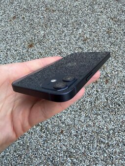 IPhone 12 - baterie 94% - 8