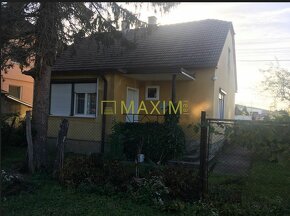 Ponúkame na predaj rodinný dom v obci Sološnica v pôvodnom s - 8
