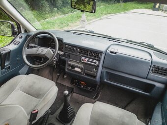 Predám VW Caravelle T4 2.4d syncro 57kw 4x4 - 8