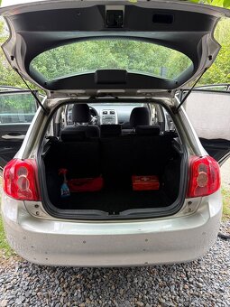 toyota auris - 8