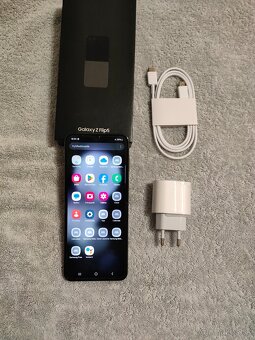 Predám Samsung Galaxy Z Flip 5 256GB,8GB RAM - 8