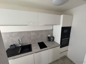 Predám 2 izbový byt so samostatnou kuchyňou v Miloslavove, A - 8