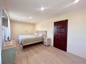 Na predaj impozantná štýlová 5-izbová rodinná vila - 8