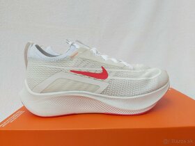 Dámské běžecké boty Nike Zoom Fly 4, vel. 39 (CT2392-006) - 8