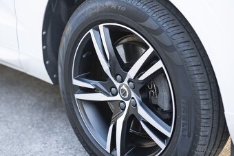 Volvo XC60 D4 R-Design AWD A/T 140kw - 8