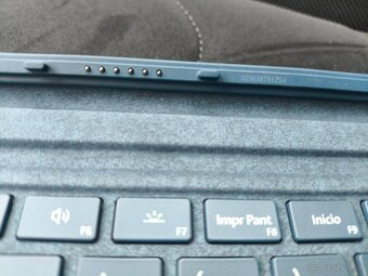 Microsoft Surface Type Cover klávesnice – 4 kusy - 8