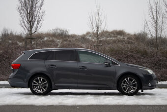 Toyota Avensis Combi 91 kW - 8