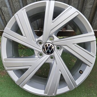 Atraktívne, originálne disky VW "Bergamo" - 5x112 r18 - 8