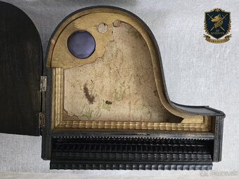 Dekoratívna šijaca skrinka v tvare klavíra - 8