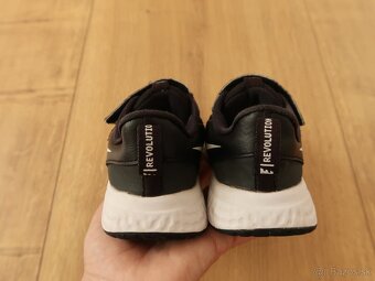 Tenisky NIKE č. 28 (vnút. dĺžka 17,7 cm) - TOP STAV - 8