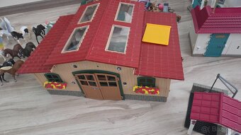 Schleich kone, stajne, dom - 8