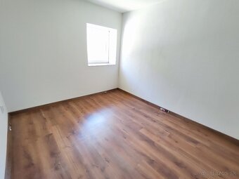 Na predaj zrekonštruovaný rodinný dom v obci Jelšovec pri Lu - 8