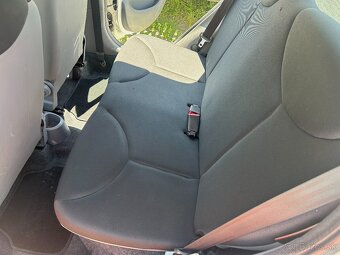 Toyota Aygo 1.0 50kw 116tis KM 2012 - 8