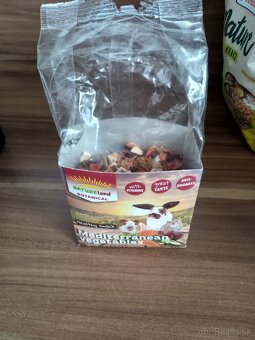 Krmivo a podstielka pre škrečky. - 8