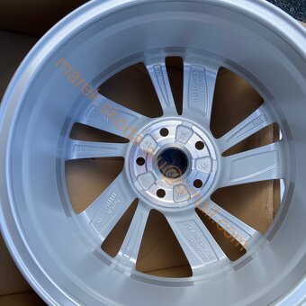 NOVÉ Nevis Octavia 4 - 8