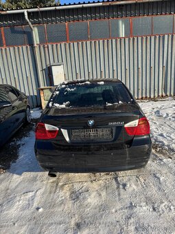 Rozpredám bmw e90 320d n47 automat - 8