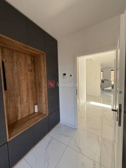 NOVOSTAVBA: zariadený BUNGALOV v obci Vieska Bezdedov (817m2 - 8