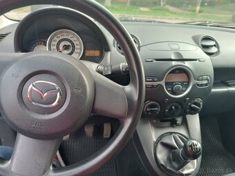 Predám Mazda 2 1,3 i benzín manual - 8