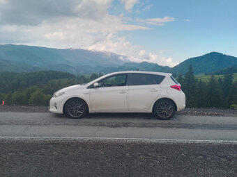 Toyota Auris Hybrid - 8