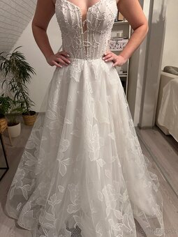 Nadčasové svadobné šaty - 8