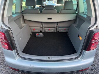 Volkswagen Touran 2.0 TDI Trendline DSG - 8