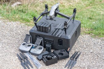 DJI INSPIRE 2 + X5S + 2 objektívy + 2 vysielačky + 4 batérie - 8