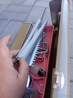 Predám pletací stroj Simac Hand Knitter model dx 2000 - 8